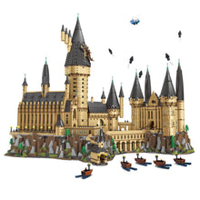 Load image into Gallery viewer, Castillo de Hogwarts armable de 6120 piezas.